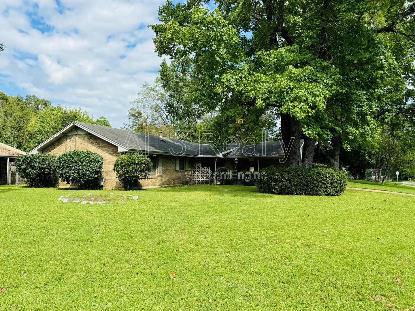 3-Bedroom Ranch in Forest Hills property image