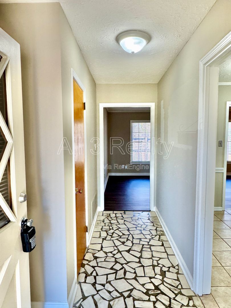 3-Bedroom Ranch in Forest Hills property image