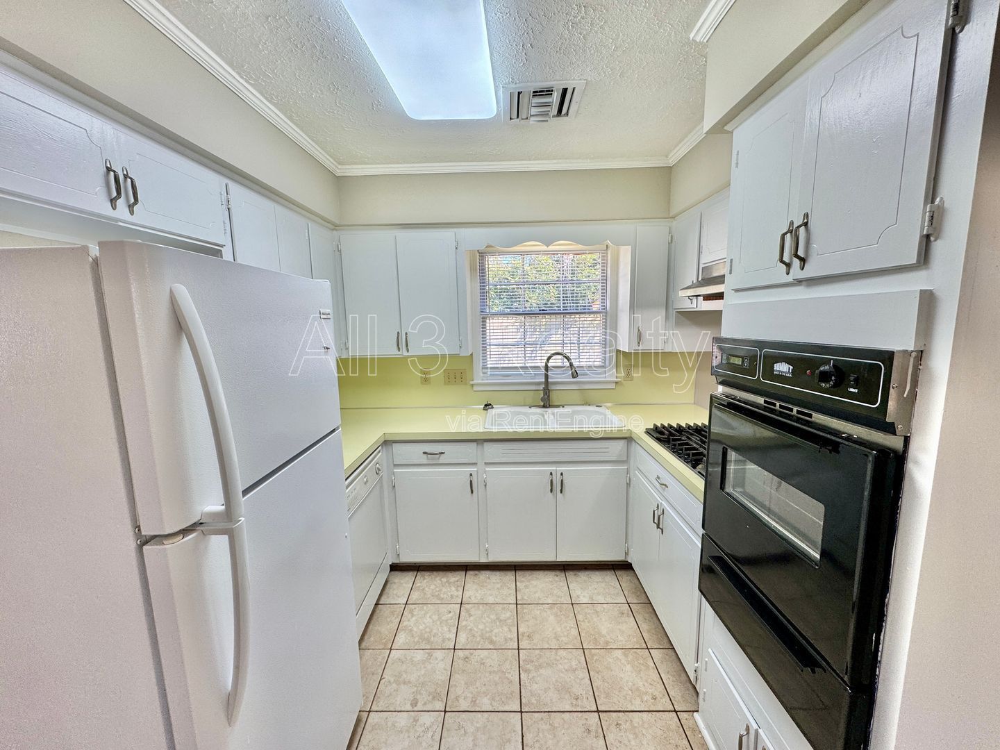 3-Bedroom Ranch in Forest Hills property image