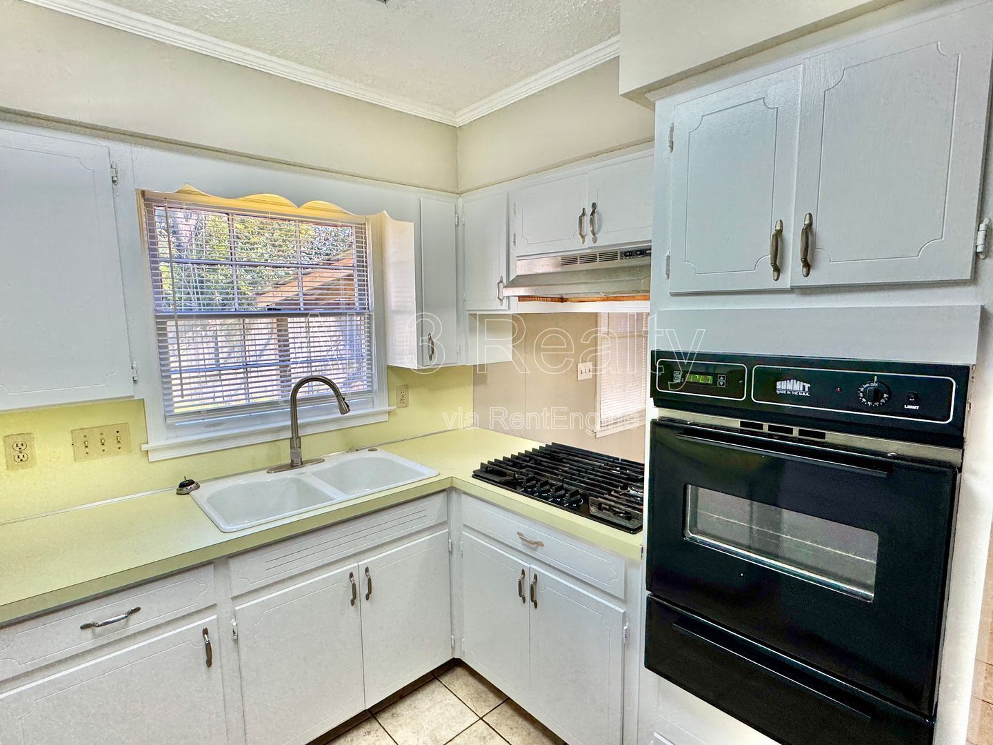 3-Bedroom Ranch in Forest Hills property image