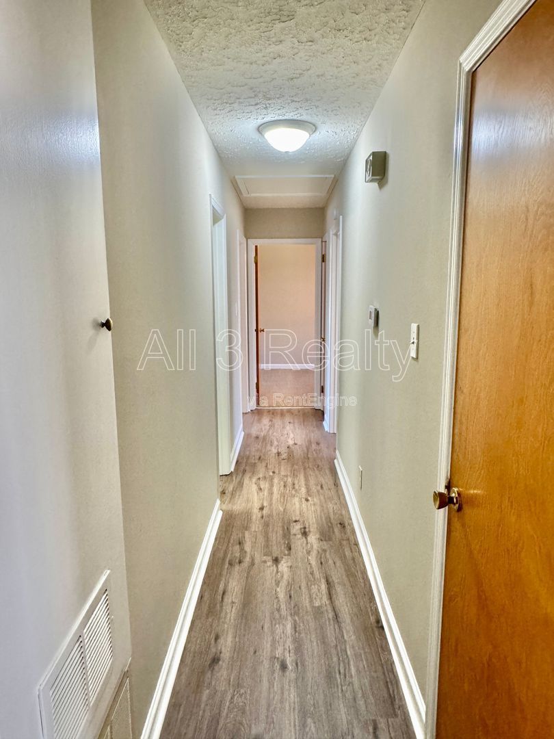 3-Bedroom Ranch in Forest Hills property image