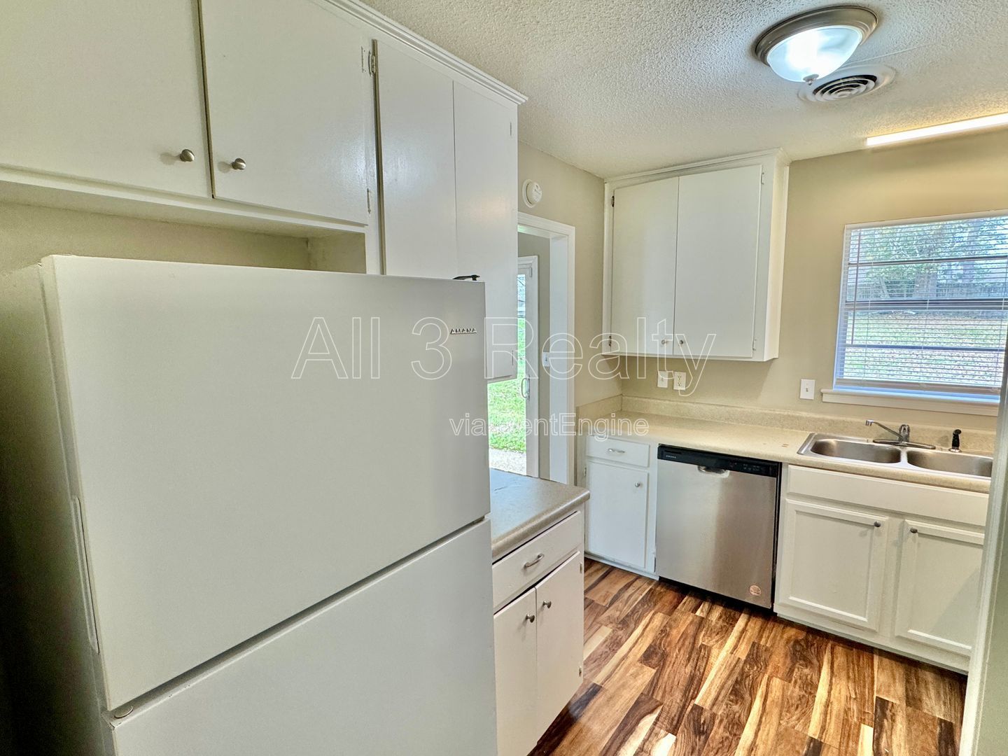 3 Bedroom / 2 Bathroom home is ready to impress! property image