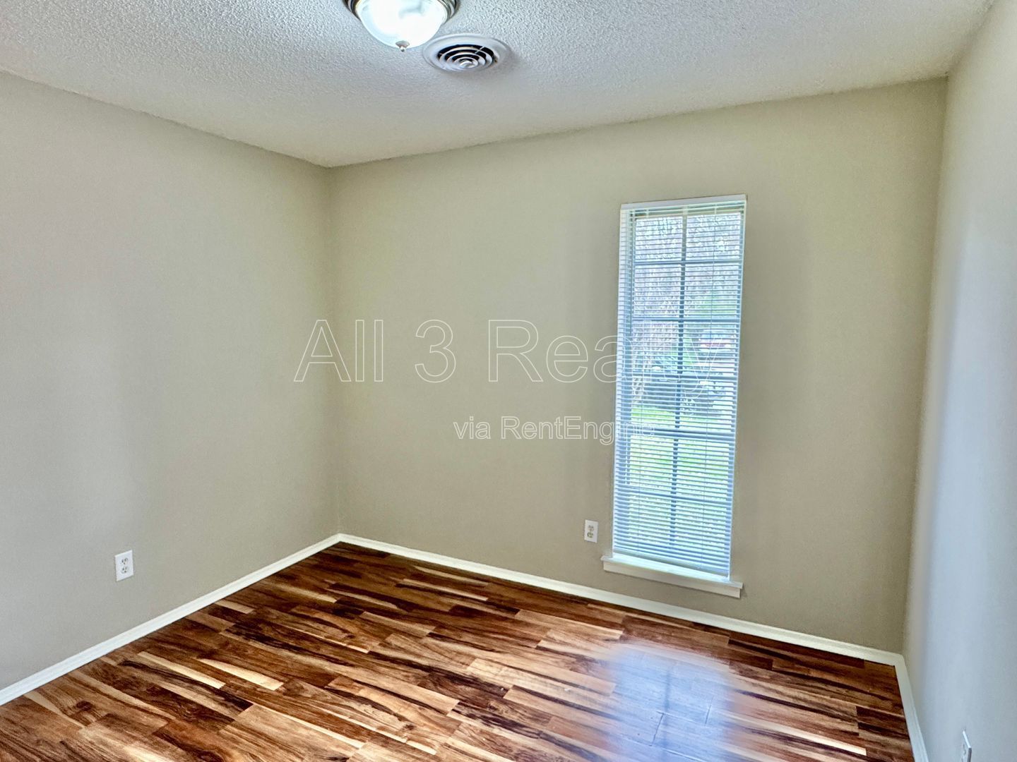 3 Bedroom / 2 Bathroom home is ready to impress! property image