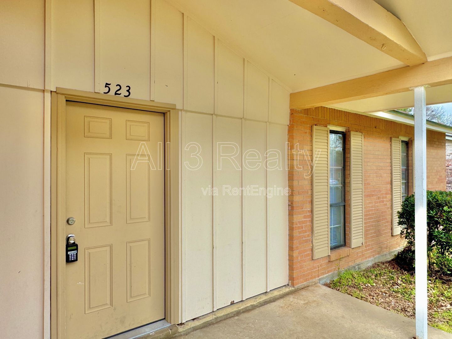 3 Bedroom / 2 Bathroom home is ready to impress! property image