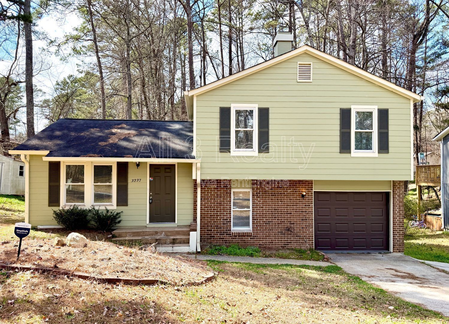 Welcome to this charming 3-bedroom, 2-bathroom home located in the vibrant community of Lithonia, GA. property image