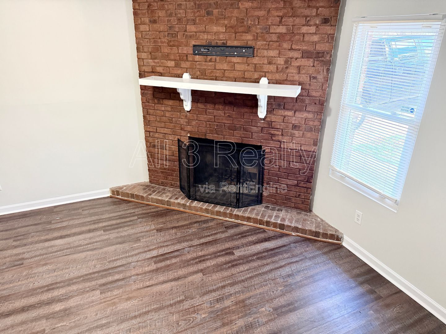 Welcome to this charming 3-bedroom, 2-bathroom home located in the vibrant community of Lithonia, GA. property image