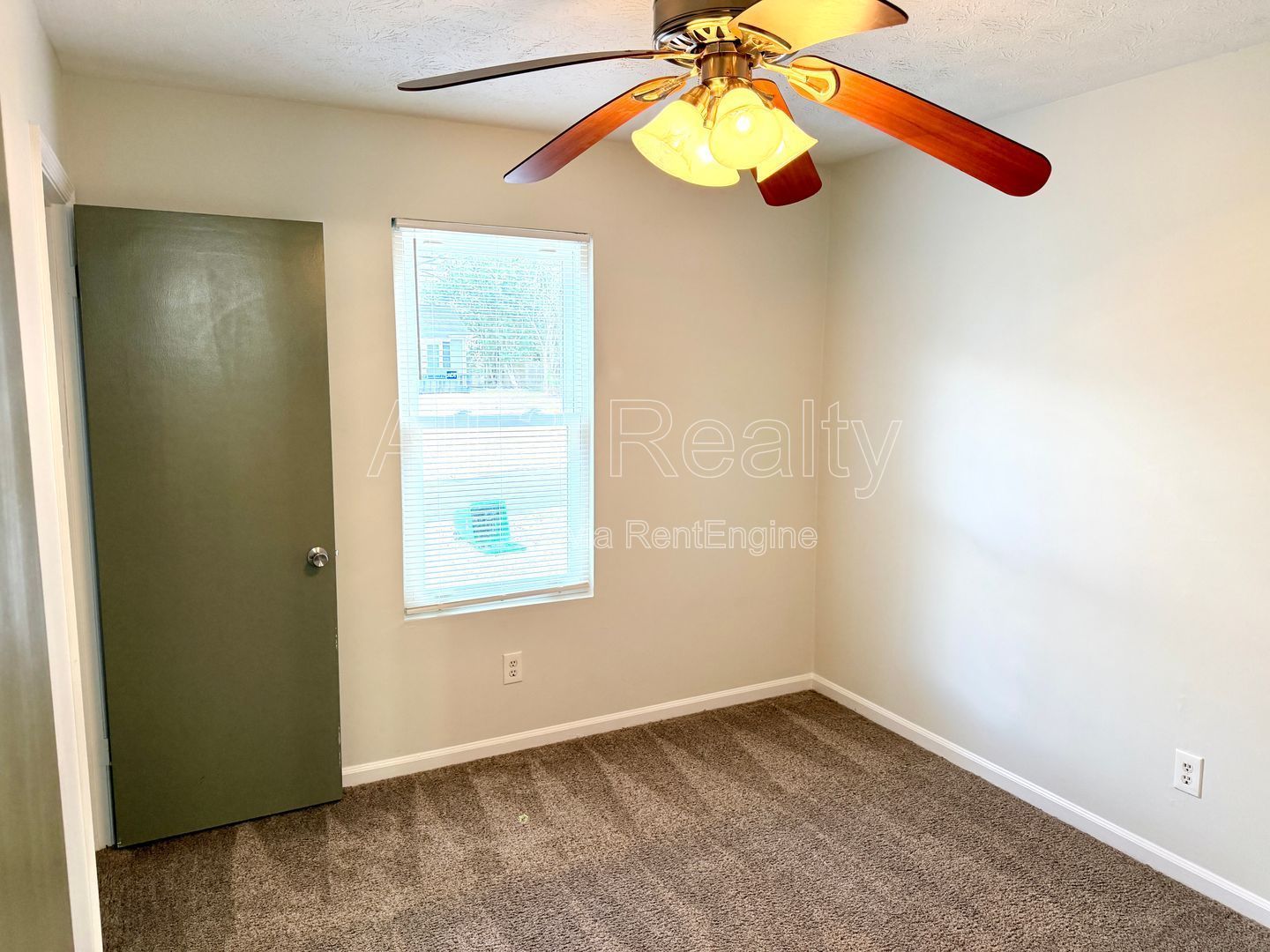 Welcome to this charming 3-bedroom, 2-bathroom home located in the vibrant community of Lithonia, GA. property image