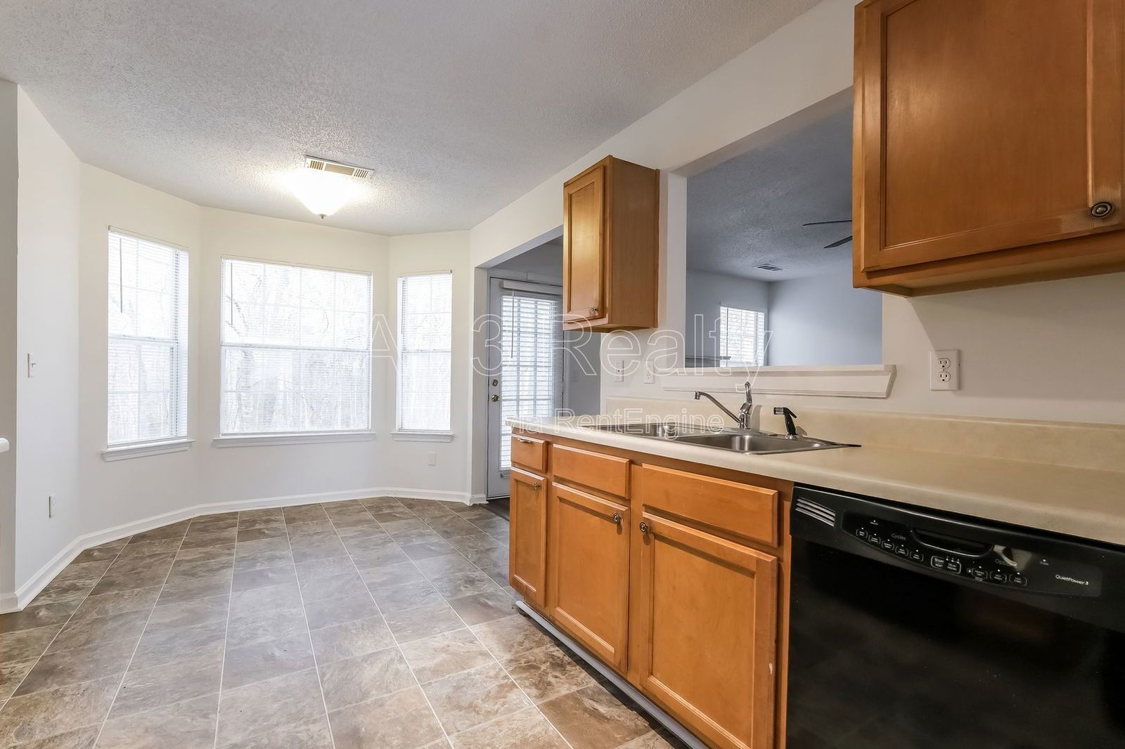 Located in Hampton, GA, this spacious 4-bedroom, 2.5-bath home offers generous living areas and abundant natural light throughout. property image