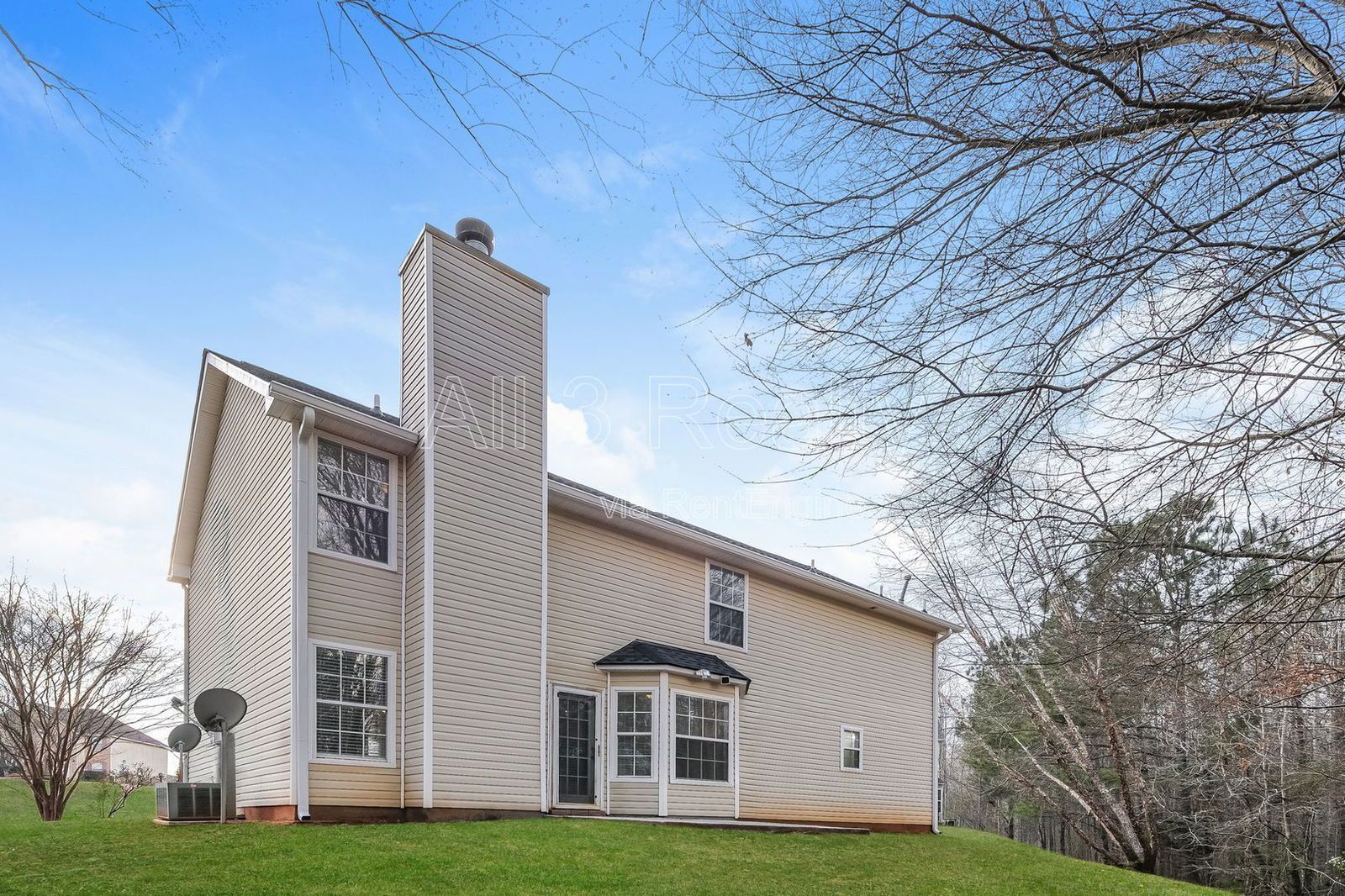 Located in Hampton, GA, this spacious 4-bedroom, 2.5-bath home offers generous living areas and abundant natural light throughout. property image
