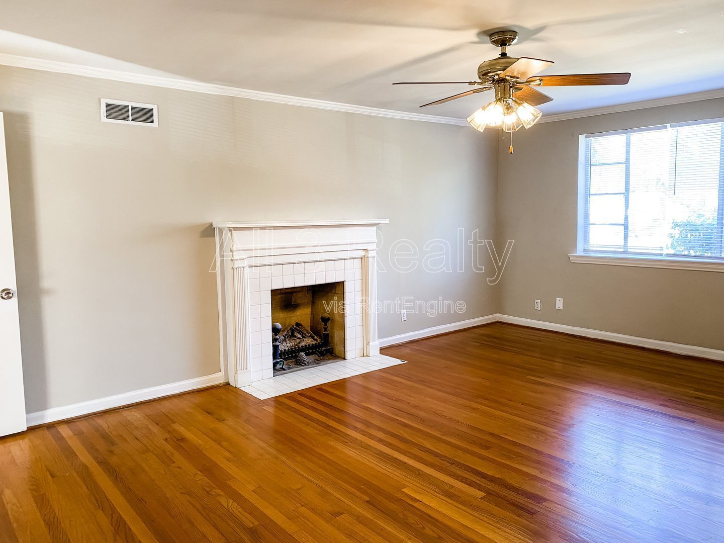 Charming 3-bedroom ranch property image