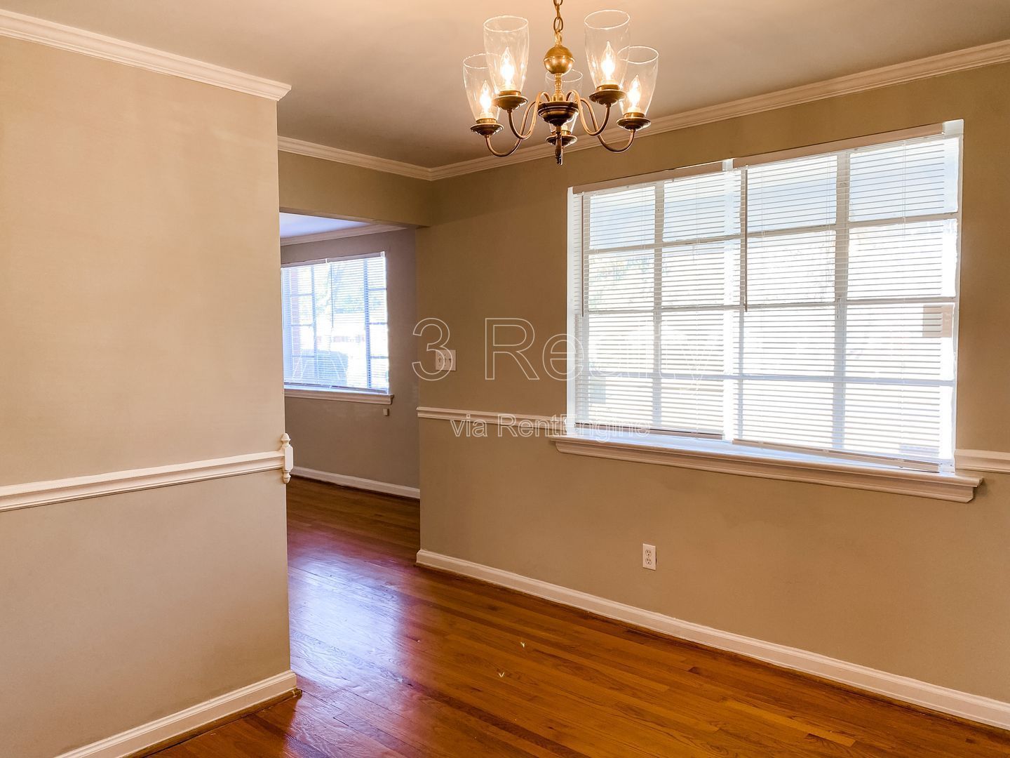 Charming 3-bedroom ranch property image