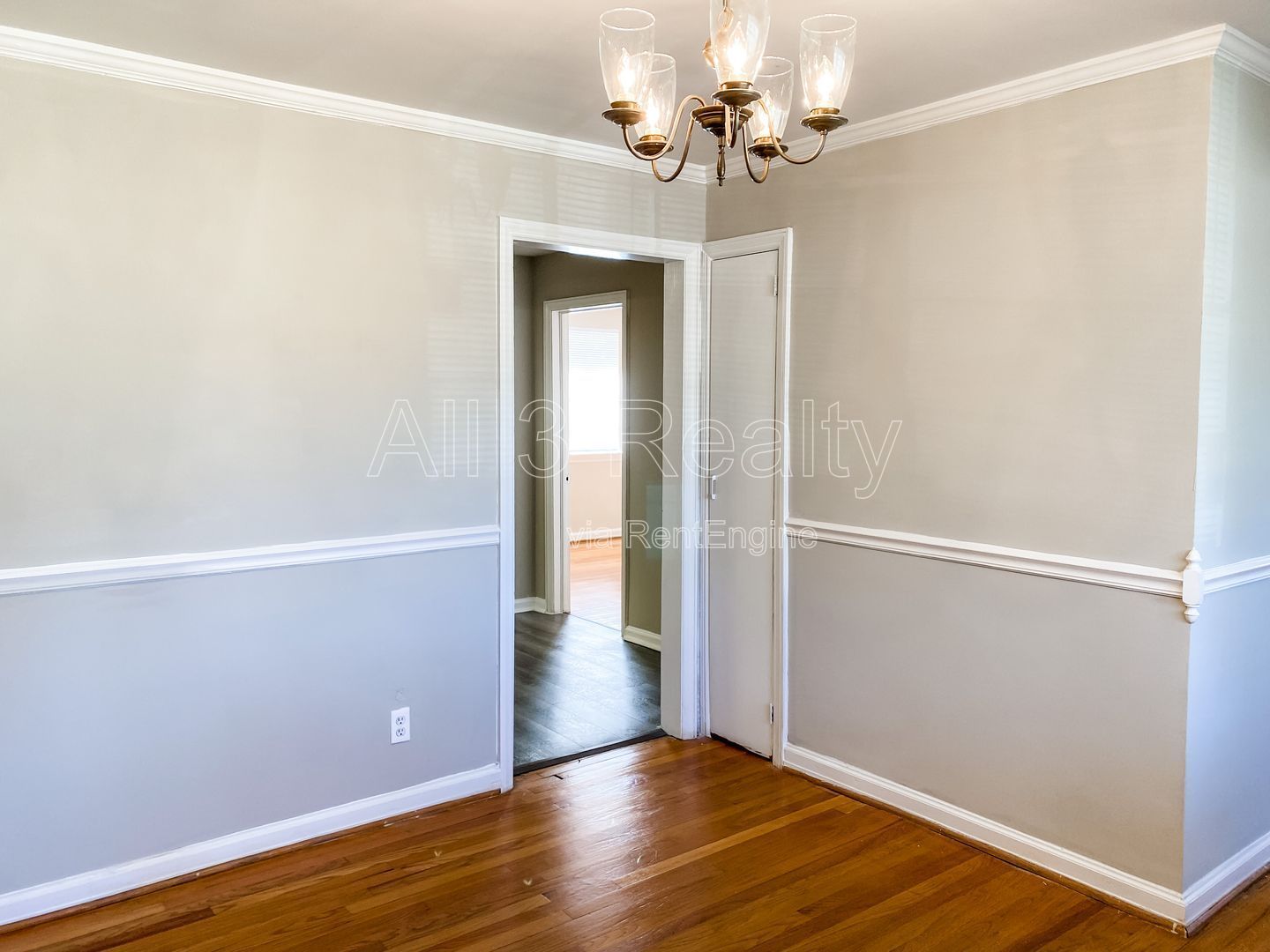 Charming 3-bedroom ranch property image