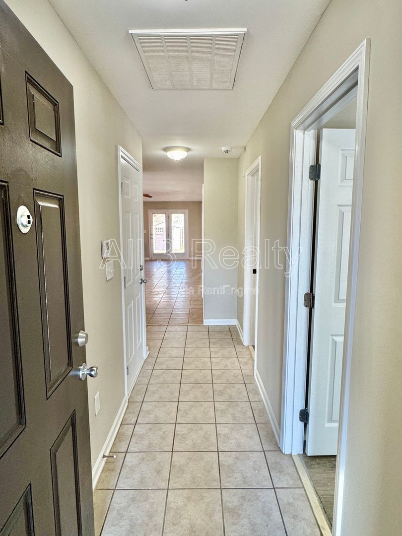 3-Bedroom Gem in Park Lake!! property image