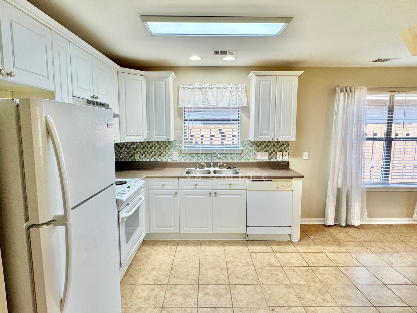 3-Bedroom Gem in Park Lake!! property image