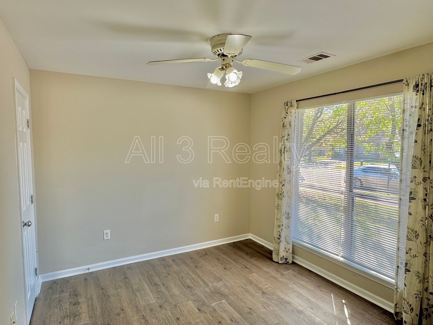 3-Bedroom Gem in Park Lake!! property image