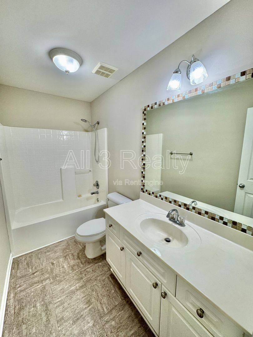 3-Bedroom Gem in Park Lake!! property image