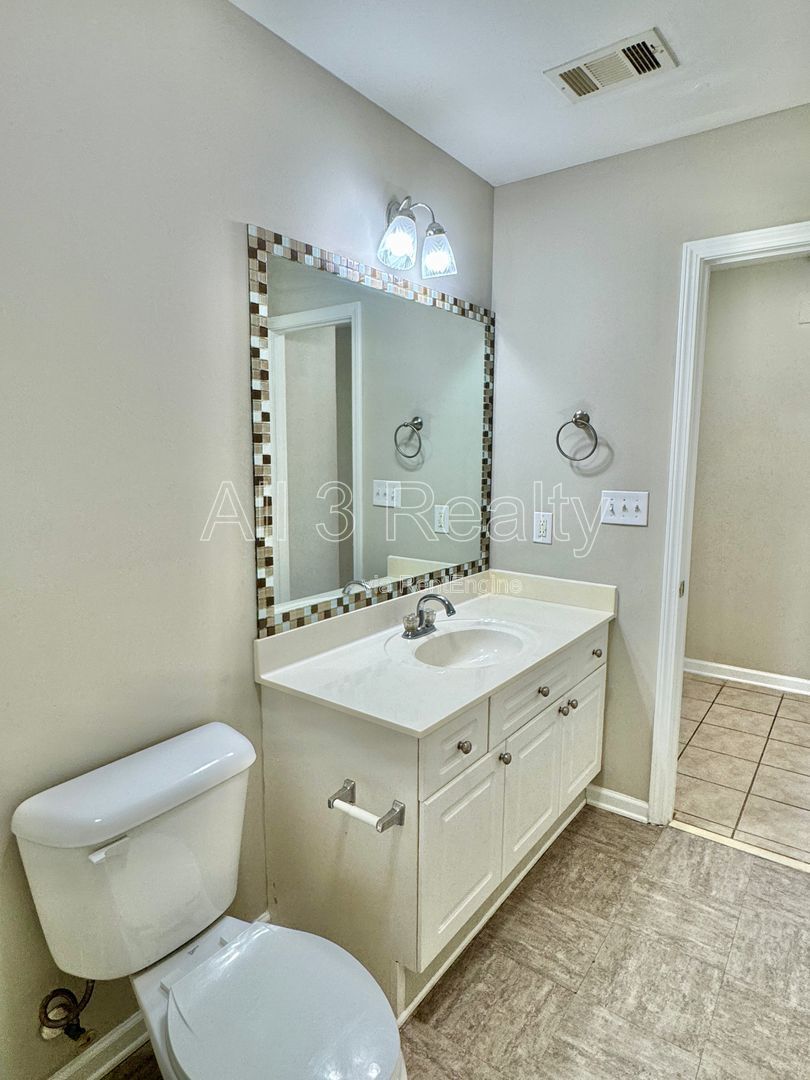 3-Bedroom Gem in Park Lake!! property image