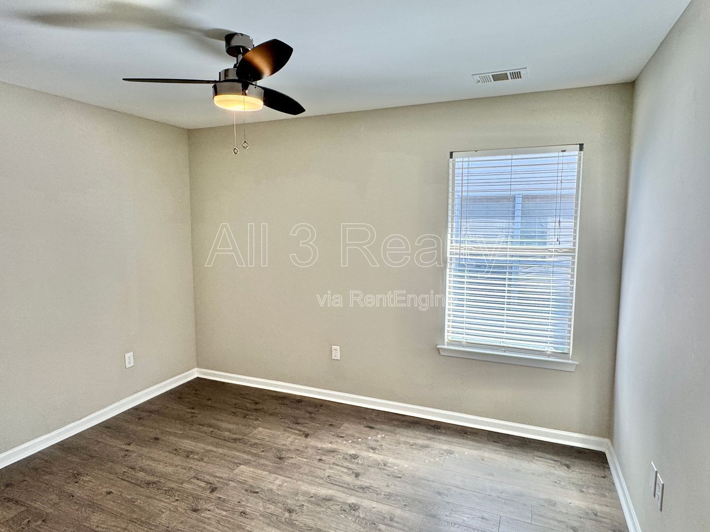 3-Bedroom Gem in Park Lake!! property image