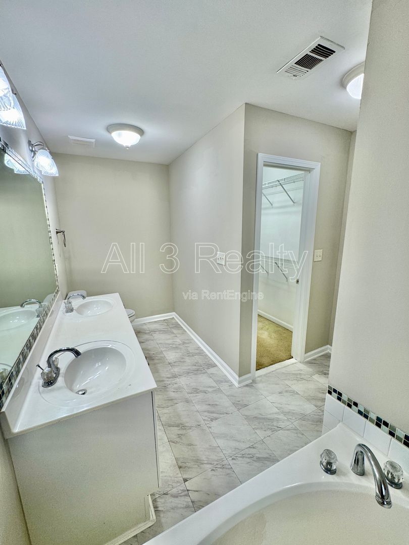 3-Bedroom Gem in Park Lake!! property image