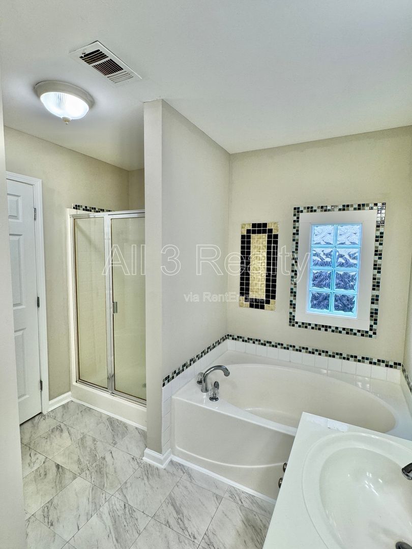 3-Bedroom Gem in Park Lake!! property image