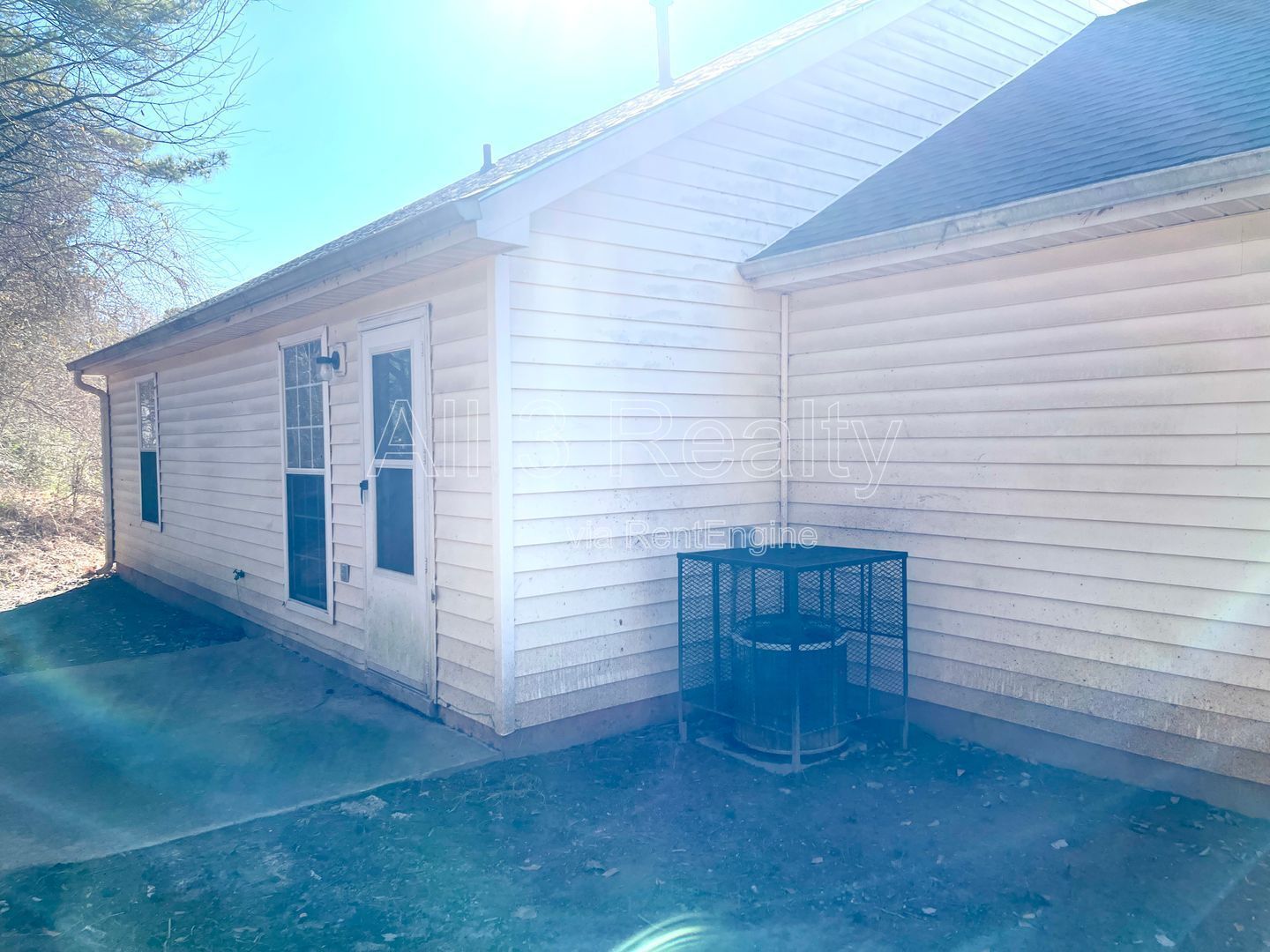 Welcome to this beautiful 3-bedroom, 2-bathroom house located in the desirable area of Jonesboro, GA. property image