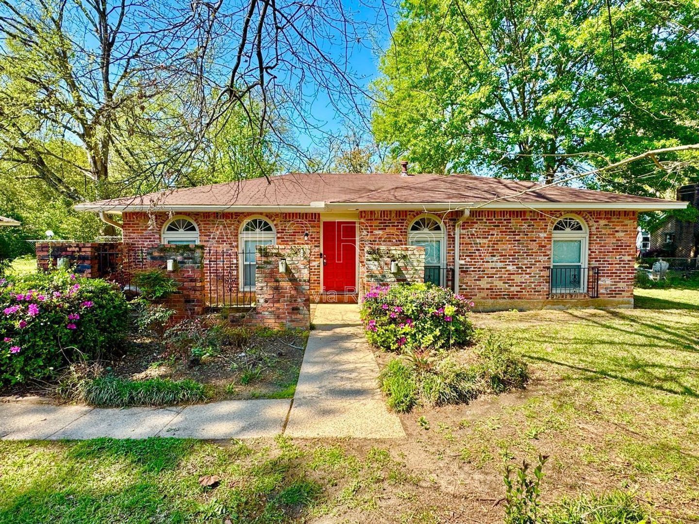 Charming spaces and a yard to love property image