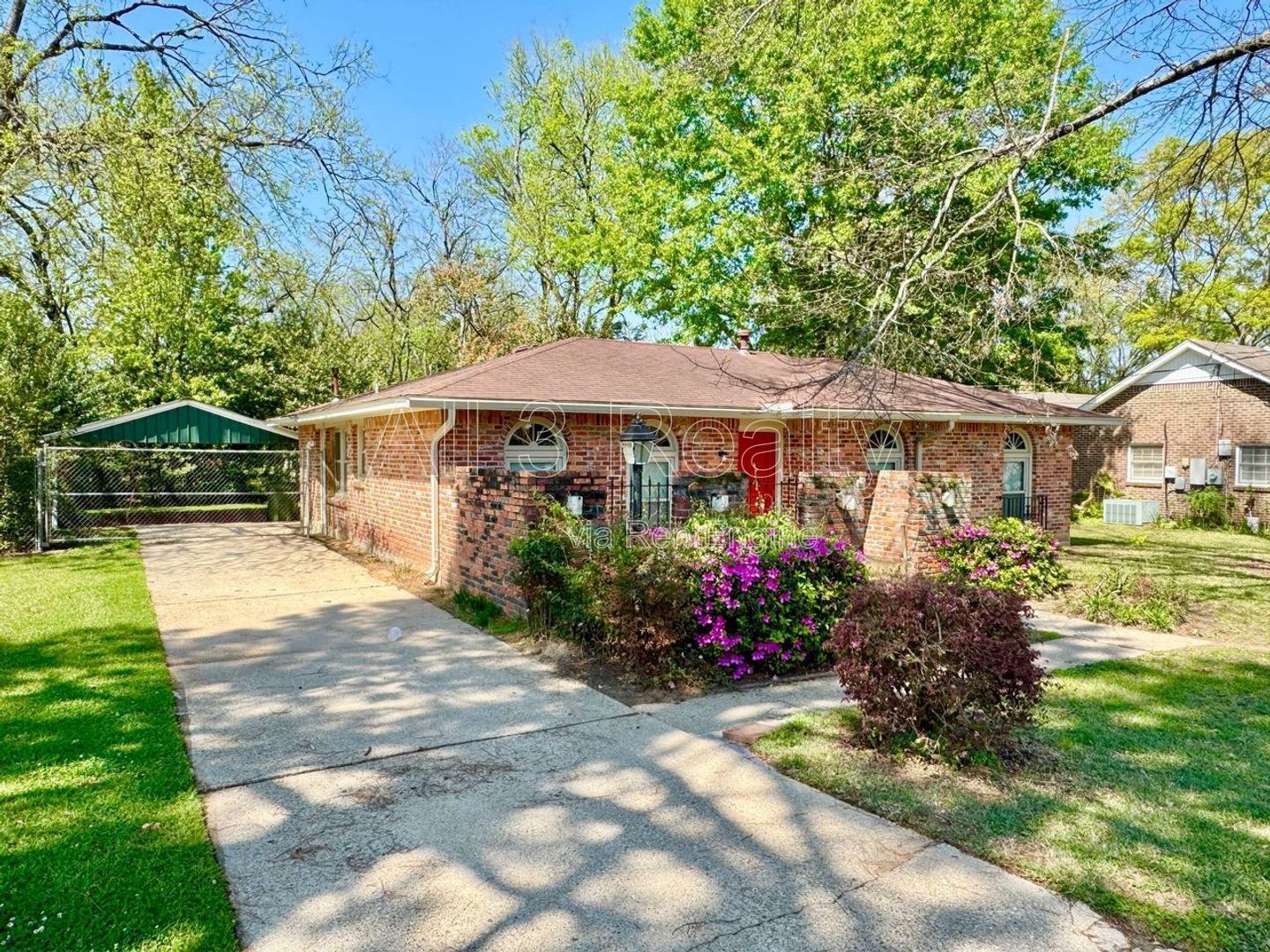 Charming spaces and a yard to love property image