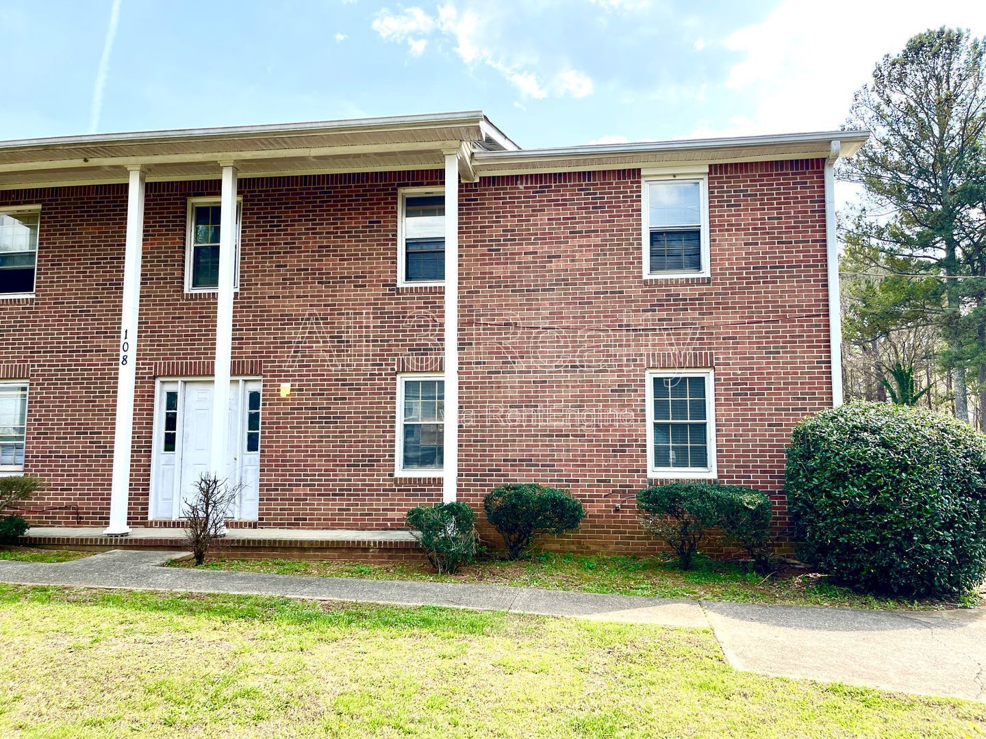 Welcome to this charming 1-bedroom, 1-bathroom unit in Stockbridge, GA. property image