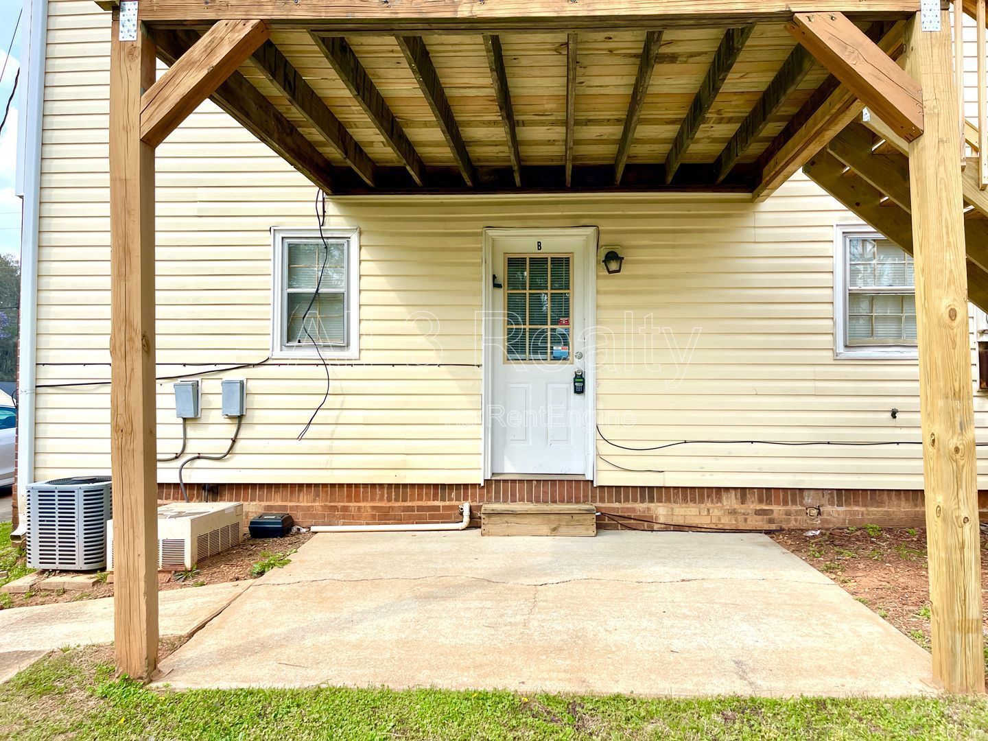 Welcome to this charming 1-bedroom, 1-bathroom unit in Stockbridge, GA. property image