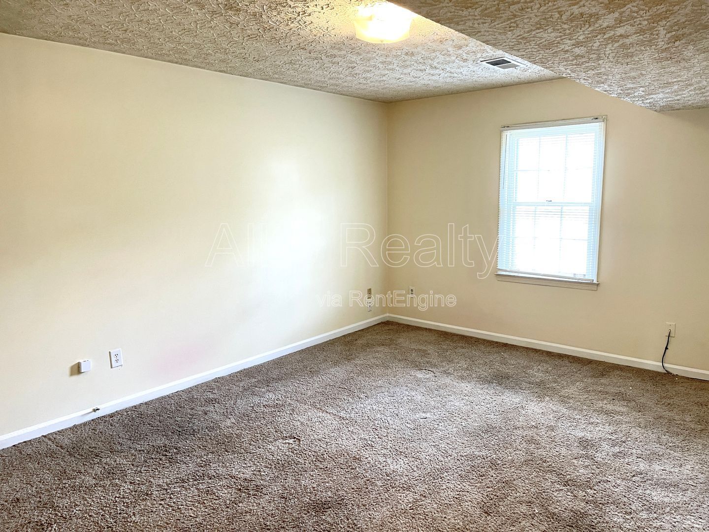 Welcome to this charming 1-bedroom, 1-bathroom unit in Stockbridge, GA. property image