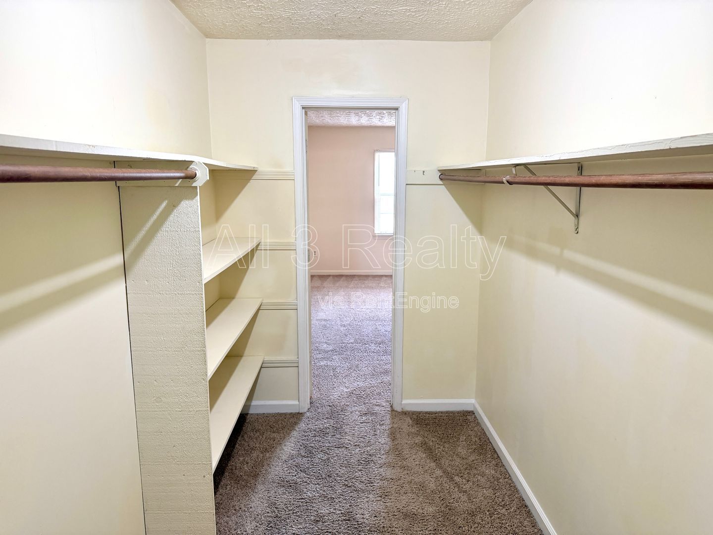 Welcome to this charming 1-bedroom, 1-bathroom unit in Stockbridge, GA. property image