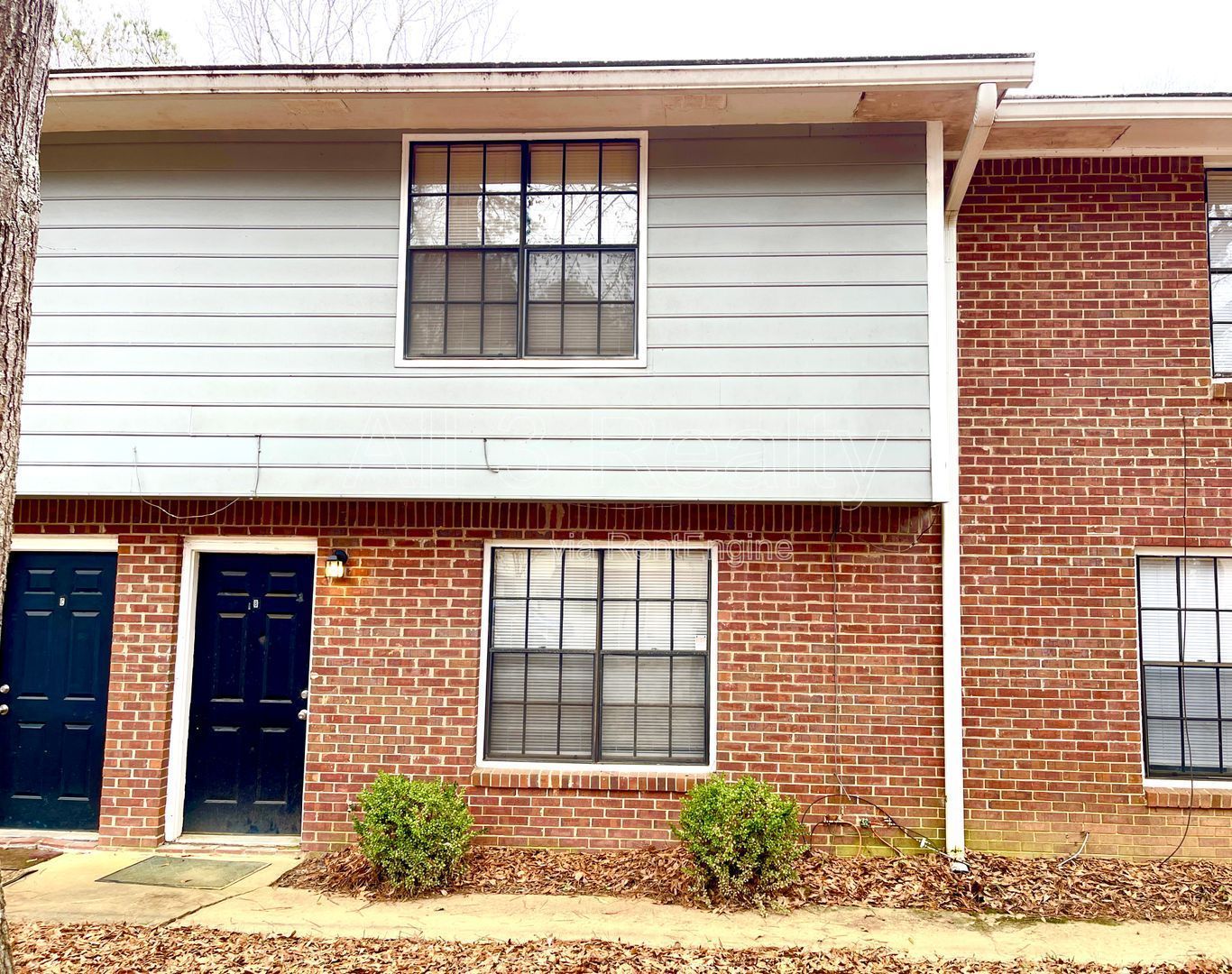 Welcome to this charming and cozy 2-bedroom, 2-bathroom home located in the desirable Fayetteville, GA. This lovely house offers a warm and inviting atmosphere, perfect for your family. property image