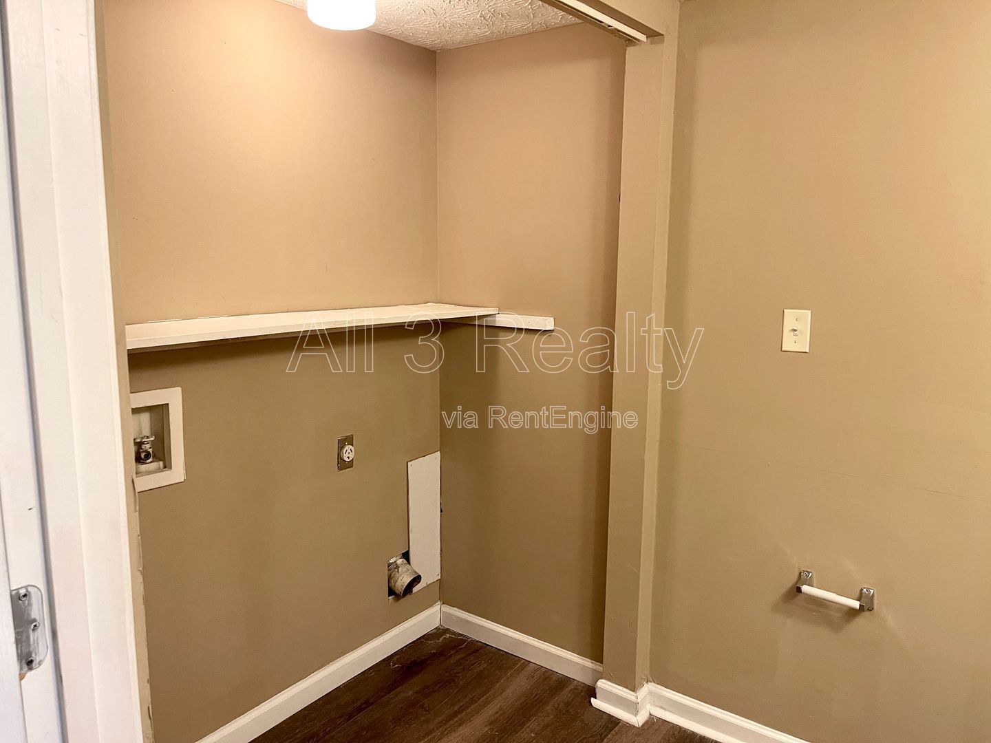 Welcome to this charming and cozy 2-bedroom, 2-bathroom home located in the desirable Fayetteville, GA. This lovely house offers a warm and inviting atmosphere, perfect for your family. property image