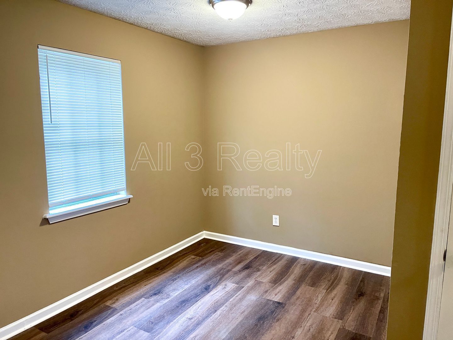 Welcome to this charming and cozy 2-bedroom, 2-bathroom home located in the desirable Fayetteville, GA. This lovely house offers a warm and inviting atmosphere, perfect for your family. property image