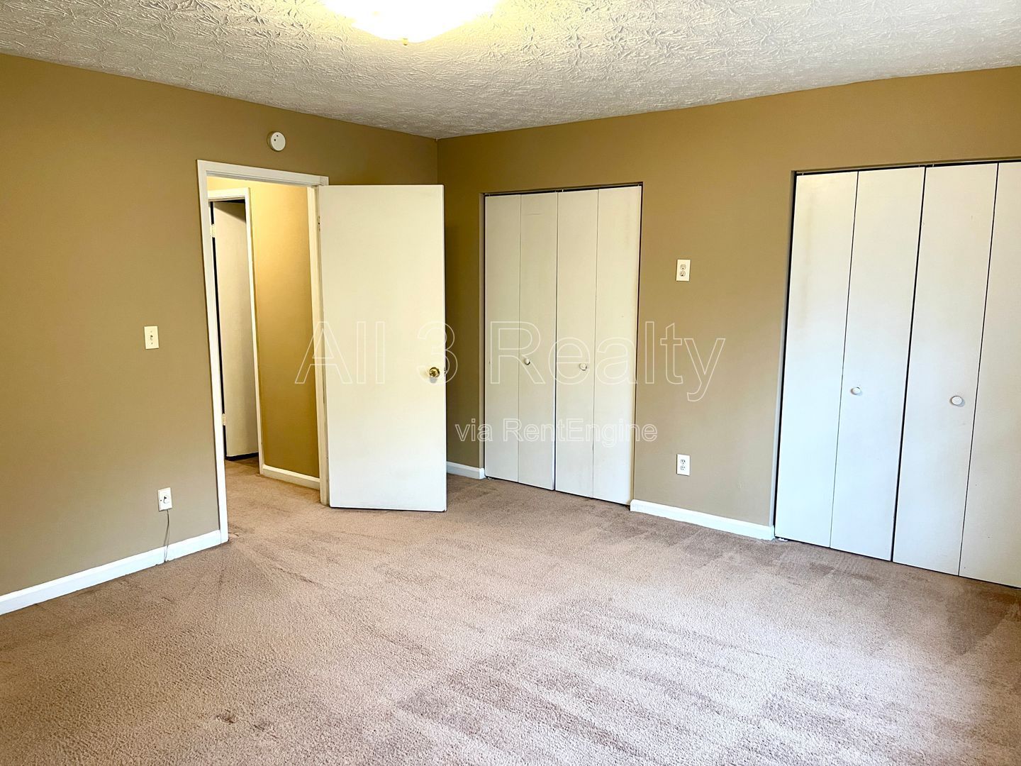 Welcome to this charming and cozy 2-bedroom, 2-bathroom home located in the desirable Fayetteville, GA. This lovely house offers a warm and inviting atmosphere, perfect for your family. property image