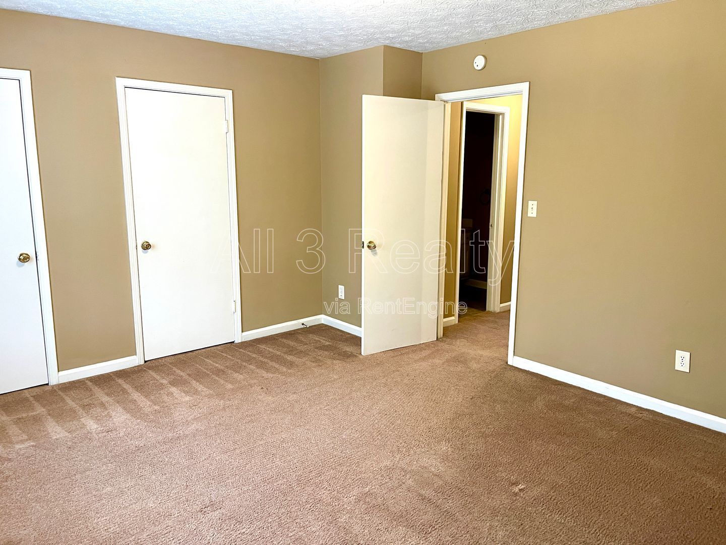 Welcome to this charming and cozy 2-bedroom, 2-bathroom home located in the desirable Fayetteville, GA. This lovely house offers a warm and inviting atmosphere, perfect for your family. property image