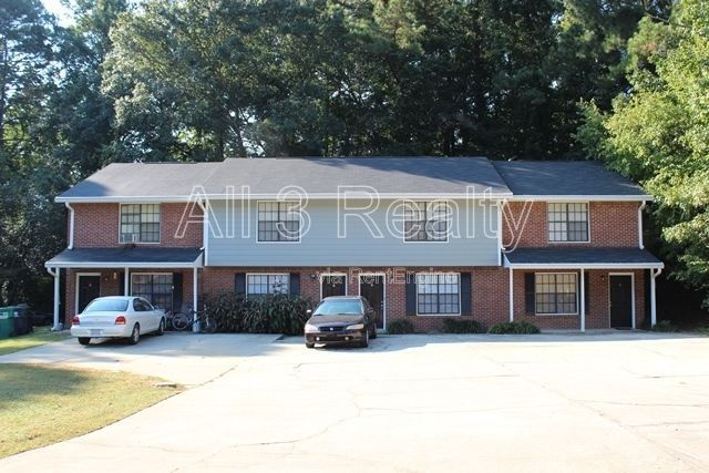 Discover this spacious 2-bedroom, 2-bath home in Fayetteville, GA. property image