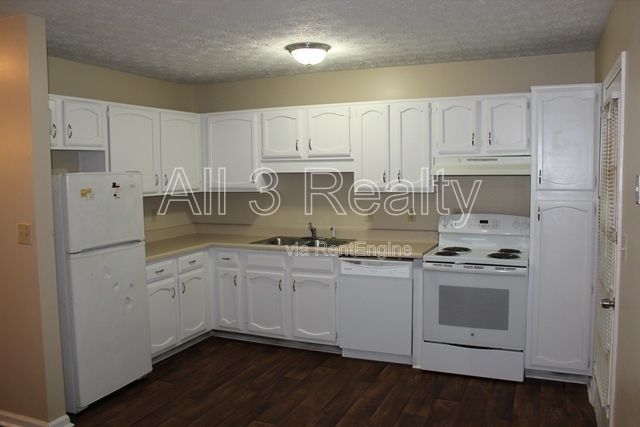 Discover this spacious 2-bedroom, 2-bath home in Fayetteville, GA. property image