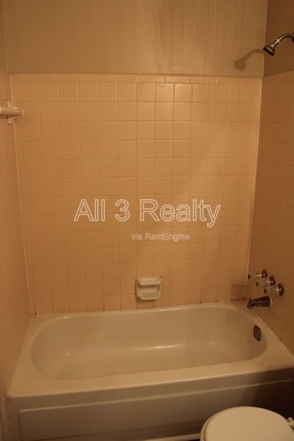 Discover this spacious 2-bedroom, 2-bath home in Fayetteville, GA. property image