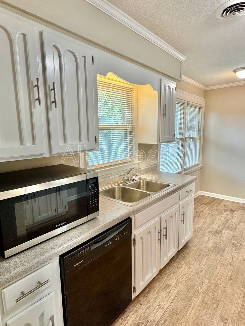 Charming spaces and a yard to love property image