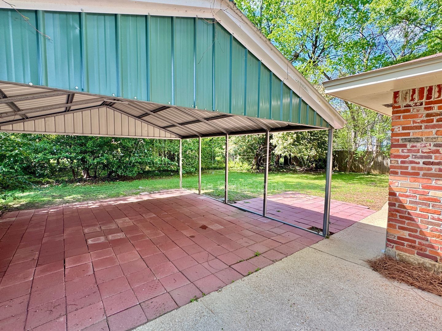 Charming spaces and a yard to love property image