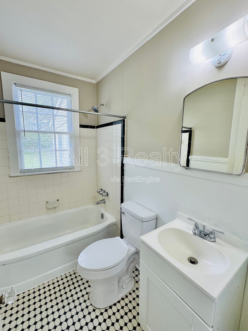 2-Bedroom bungalow cutie in Capitol Heights property image