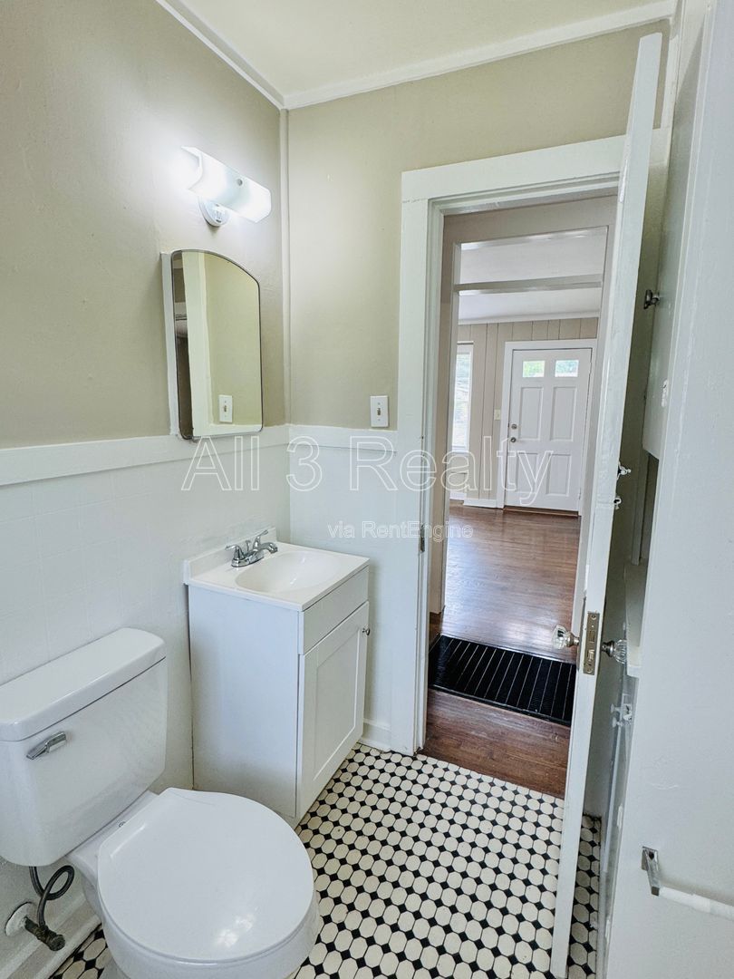2-Bedroom bungalow cutie in Capitol Heights property image