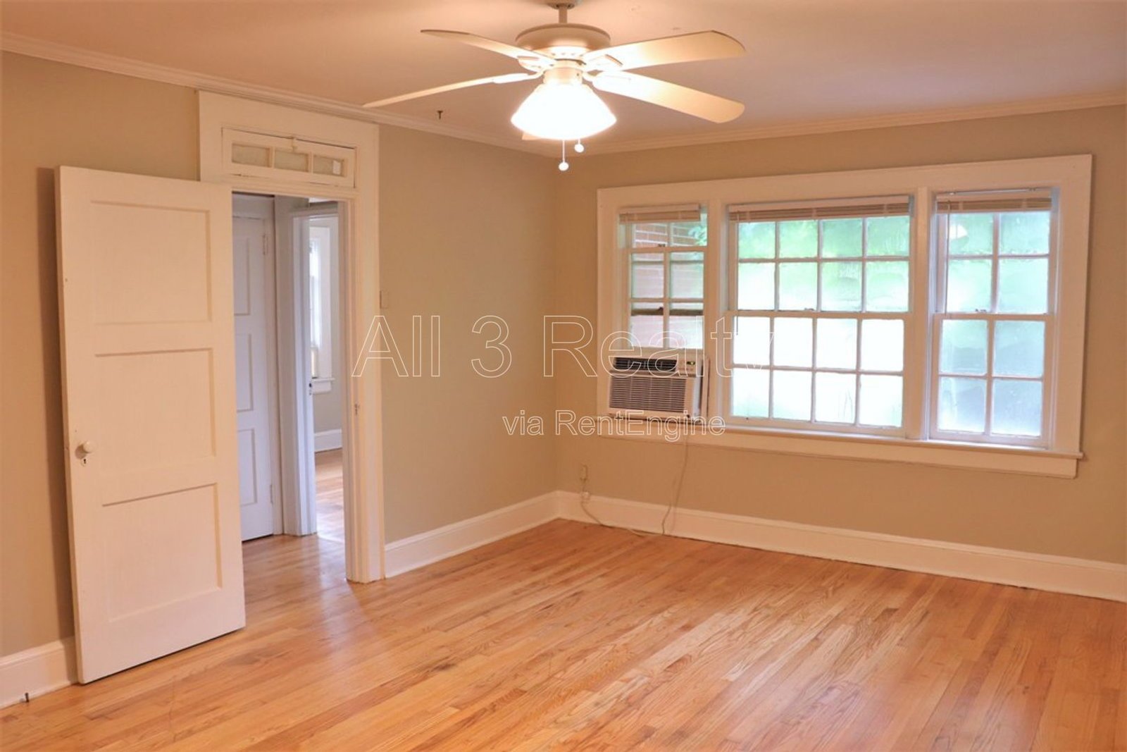 Charming 2-bedroom waiting to be yours !! property image