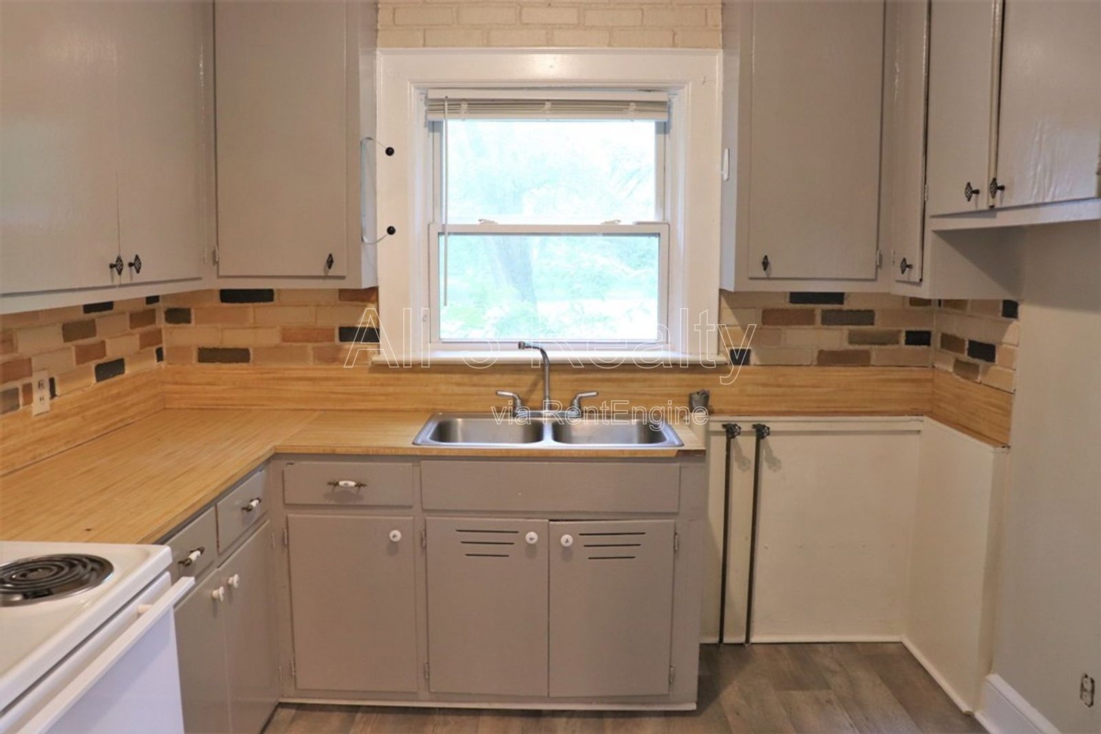 Charming 2-bedroom waiting to be yours !! property image