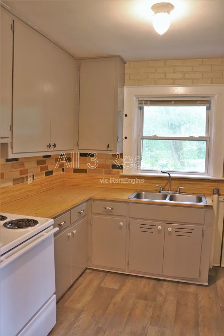 Charming 2-bedroom waiting to be yours !! property image