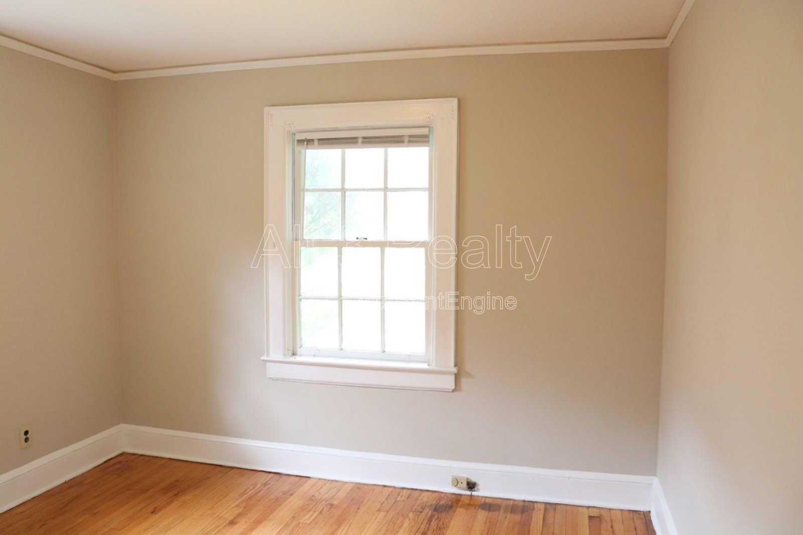 Charming 2-bedroom waiting to be yours !! property image