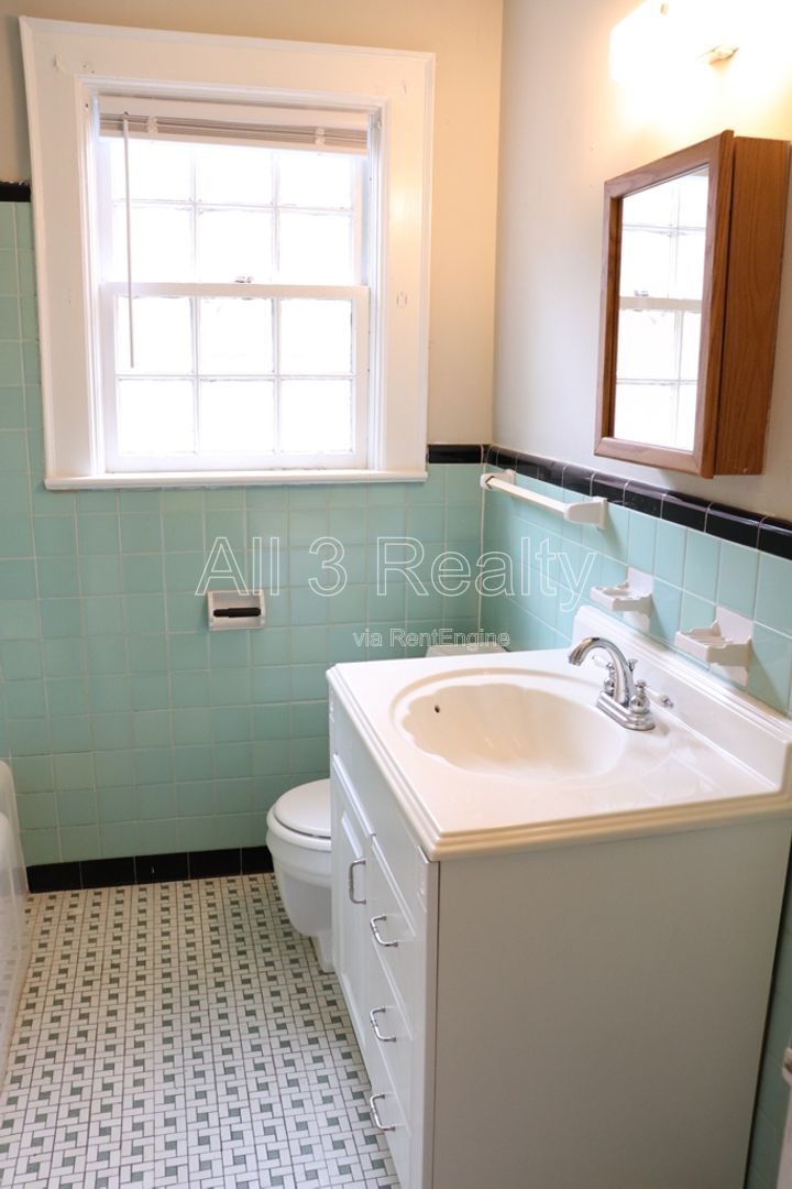 Charming 2-bedroom waiting to be yours !! property image