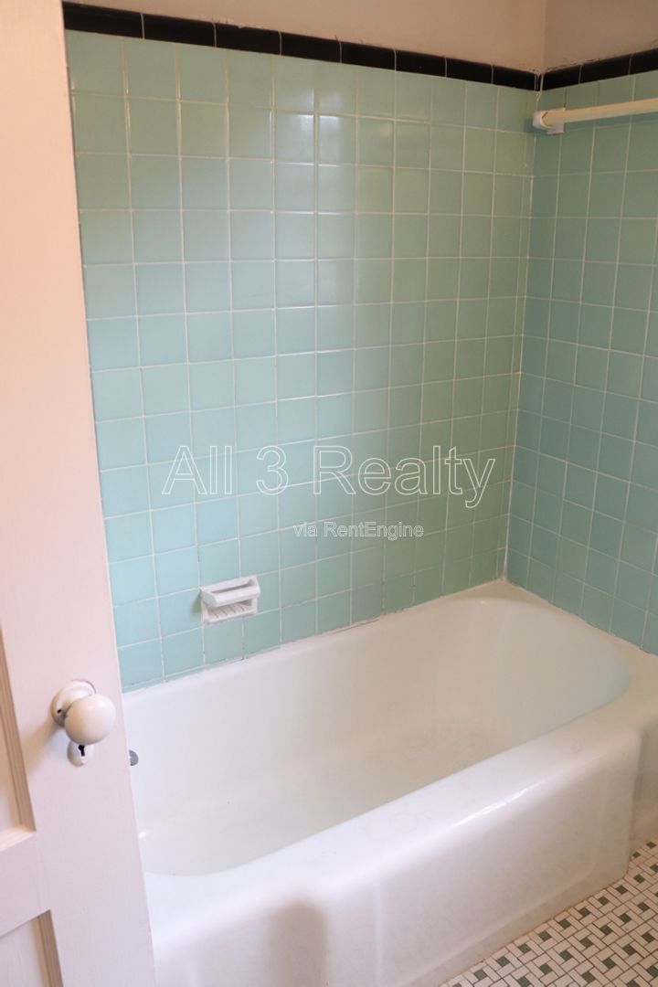 Charming 2-bedroom waiting to be yours !! property image