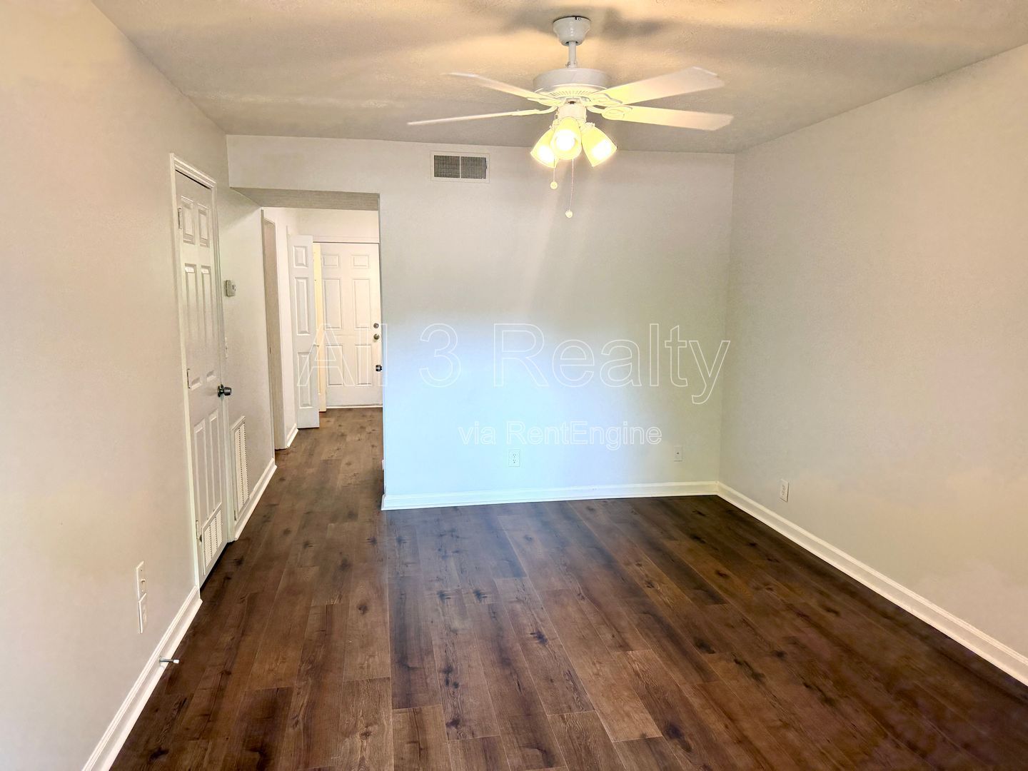 Welcome to the Delightful End Unit! This charming 2-bedroom, 2-bathroom townhome is located in the vibrant community of Fayetteville, GA. property image